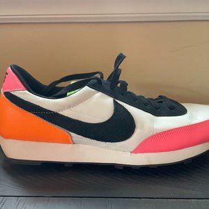NIKE Womens DBREAK Sneakers